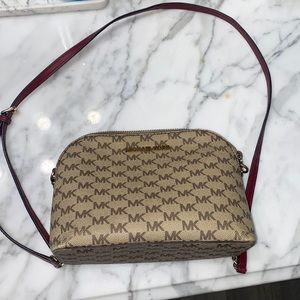 Real Michael KORS purse ZIPPER ONLY ZIPS HALF WAY !!